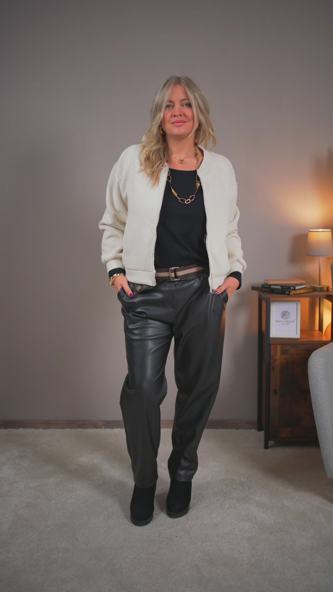 Video laden: Weiche Sweatjacke, creme