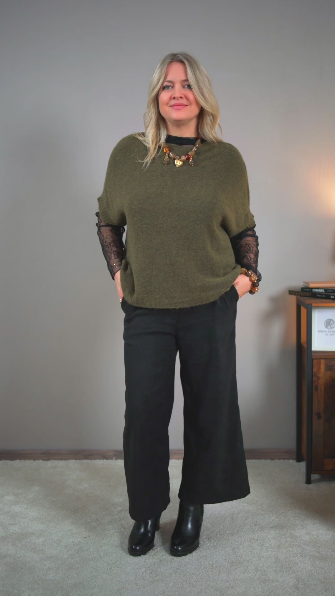 Video laden: Kurzarm Oversized-Feinstrickpullover,  olivgrün