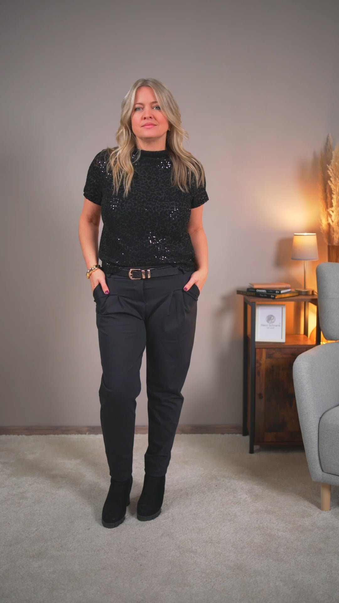 Video laden: Paillettenshirt, schwarz