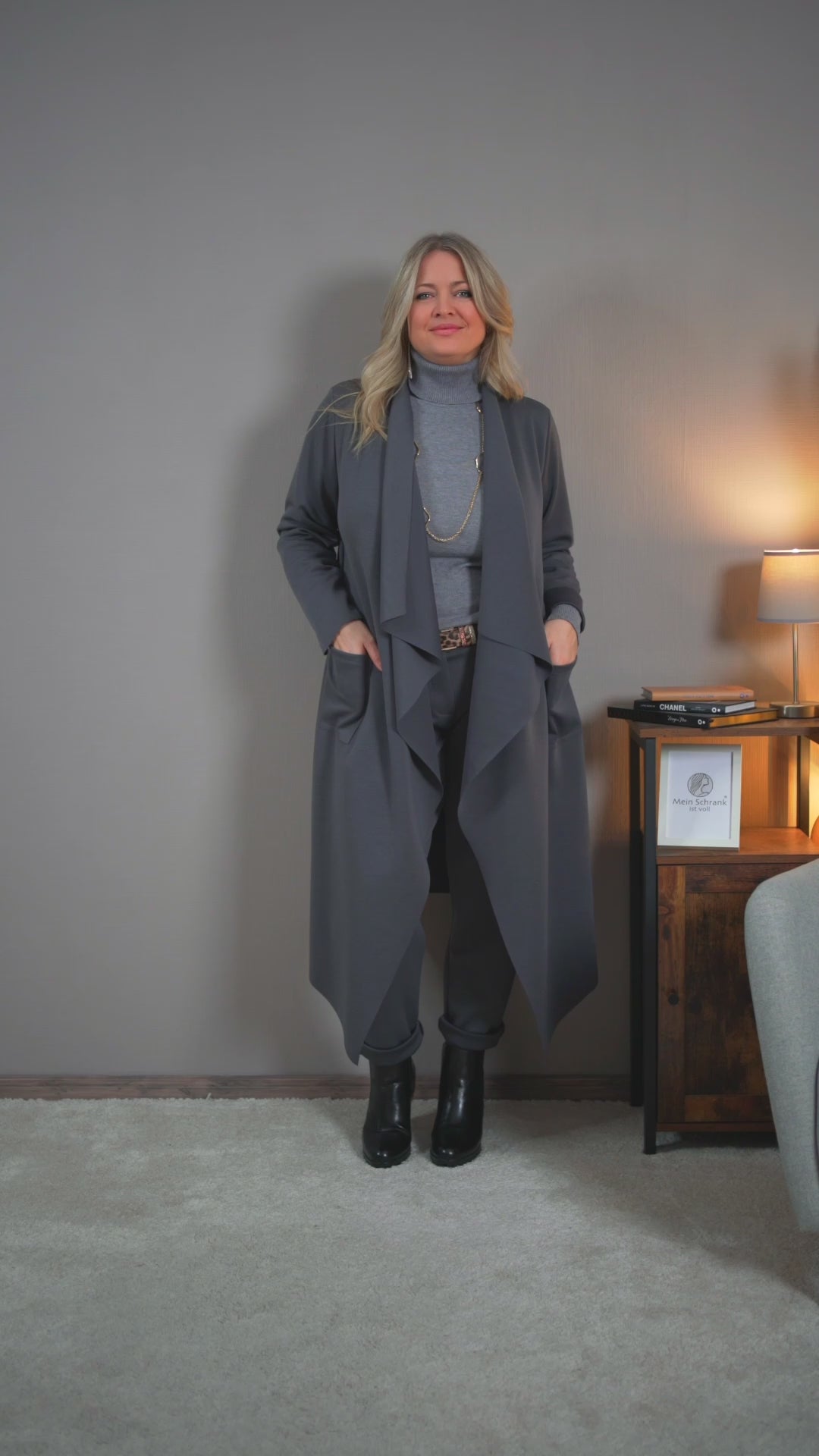 Video laden: Eleganter langer Cardigan, anthrazit