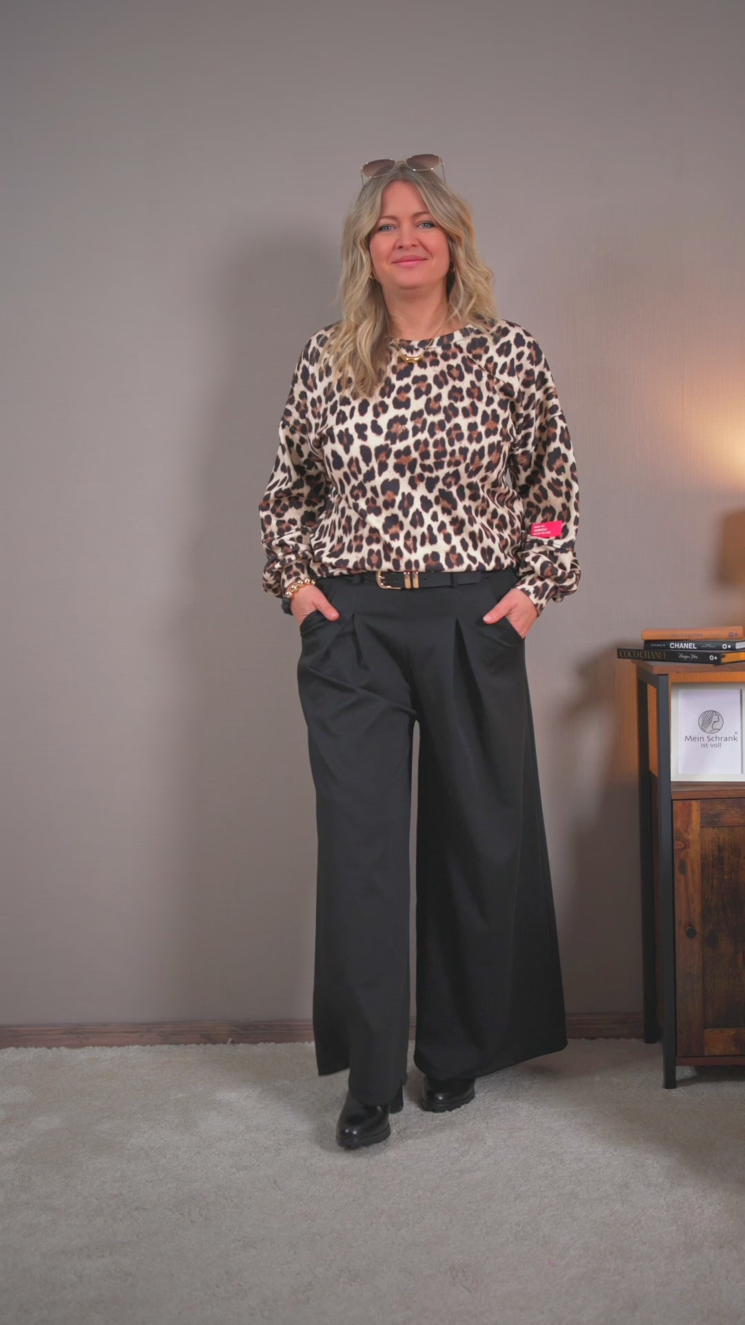 Video laden: Sweatshirt mit Leo-Muster, beige