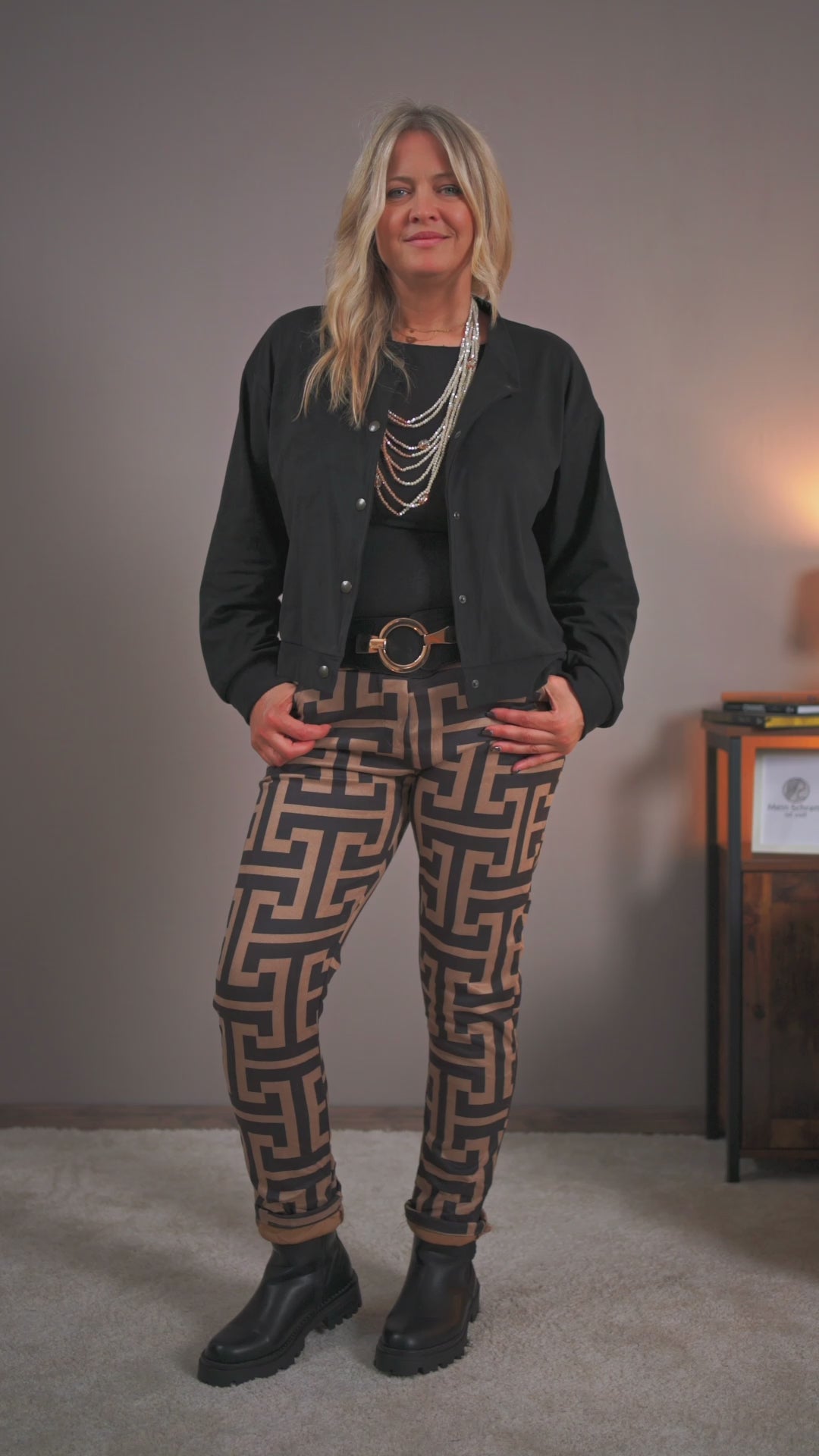 Leichte Jacke in Wildlederoptik, schwarz