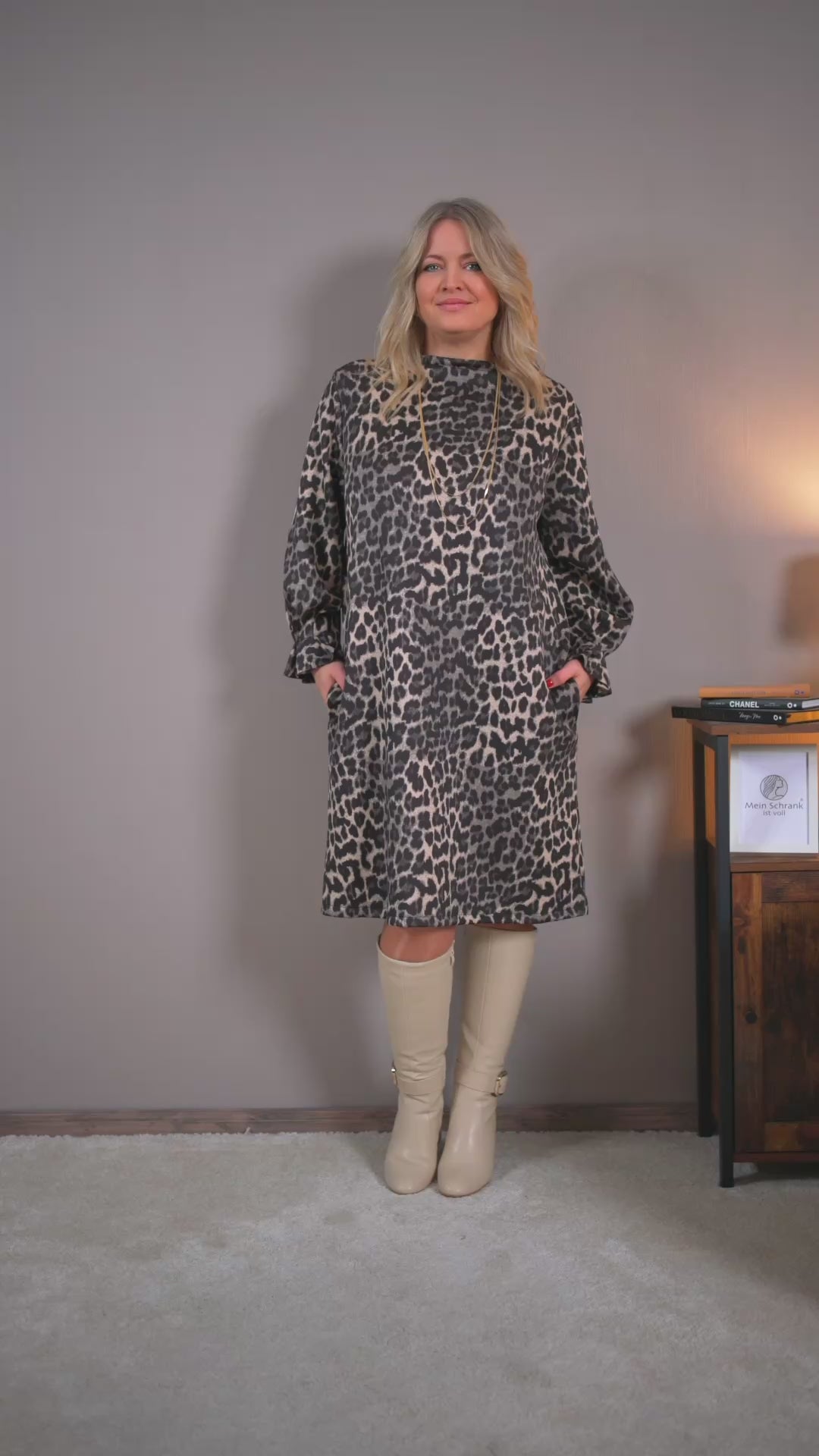 Video laden: Kleid in Leo-Optik