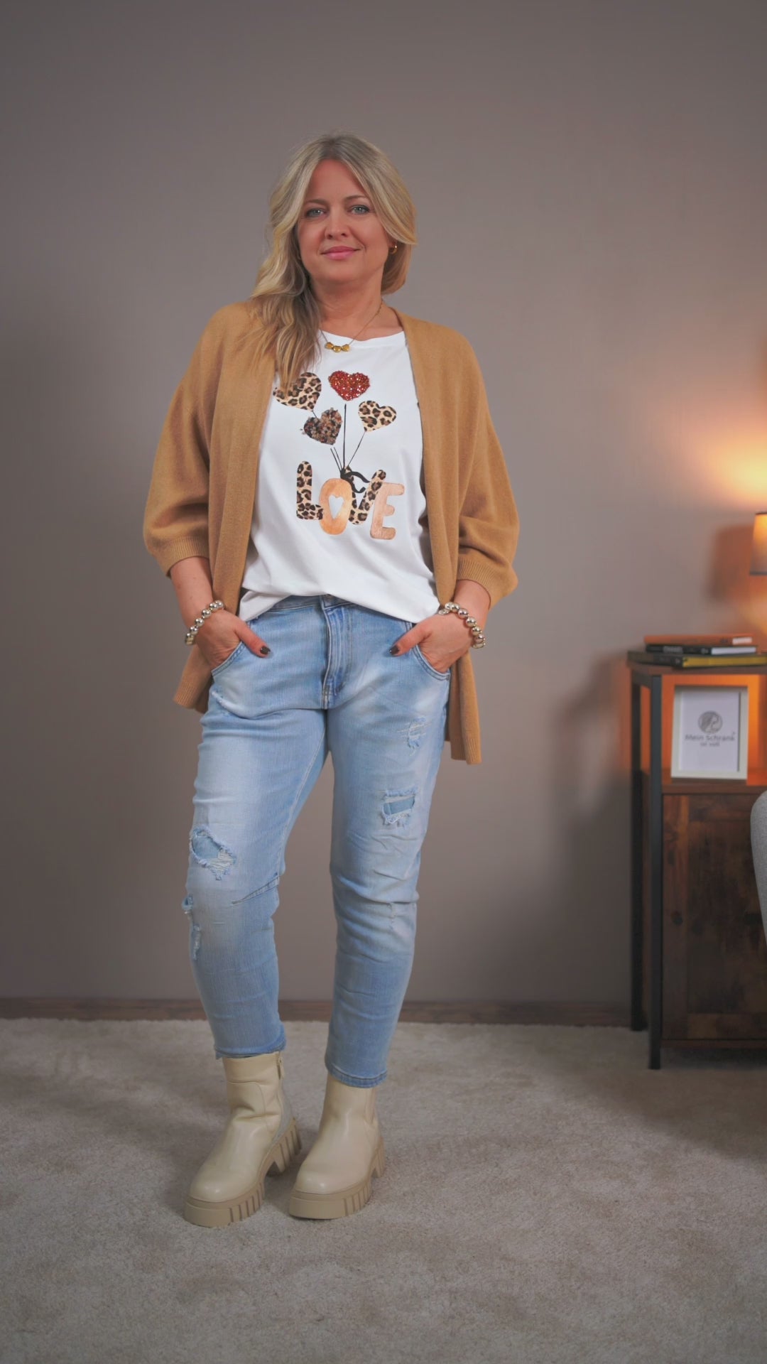 Feinstrickjacke aus Viskosegemisch, camel