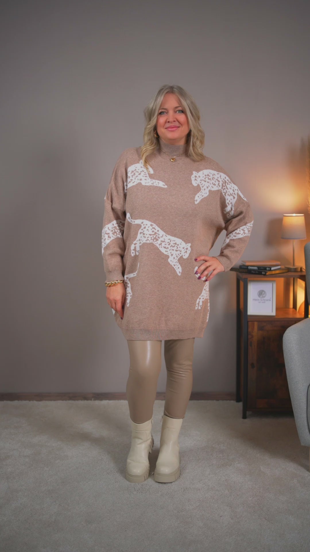 Video laden: Weicher Strickpullover mit Leopardenmotiv, Camel