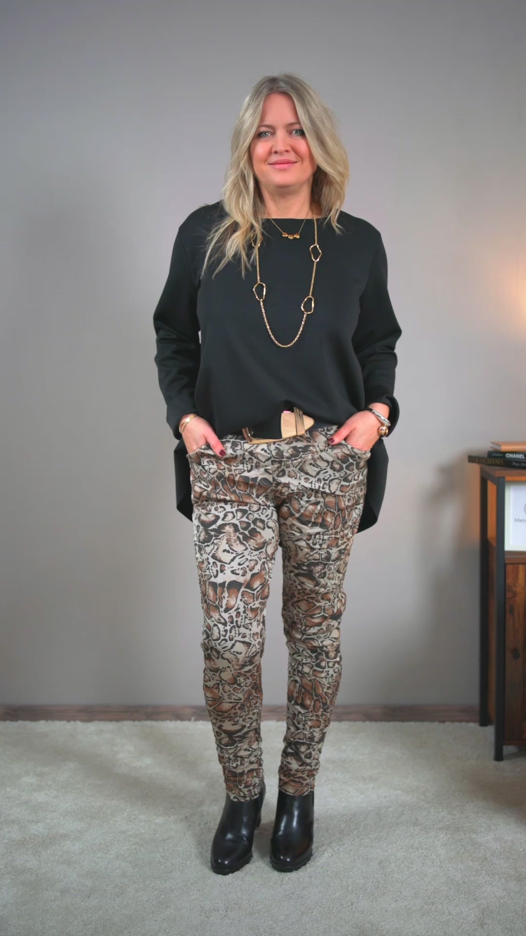 Video laden: Longshirt, langarm in Schwarz