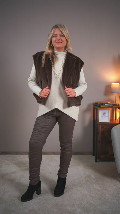 Weste aus Fellimitat, schokobraun