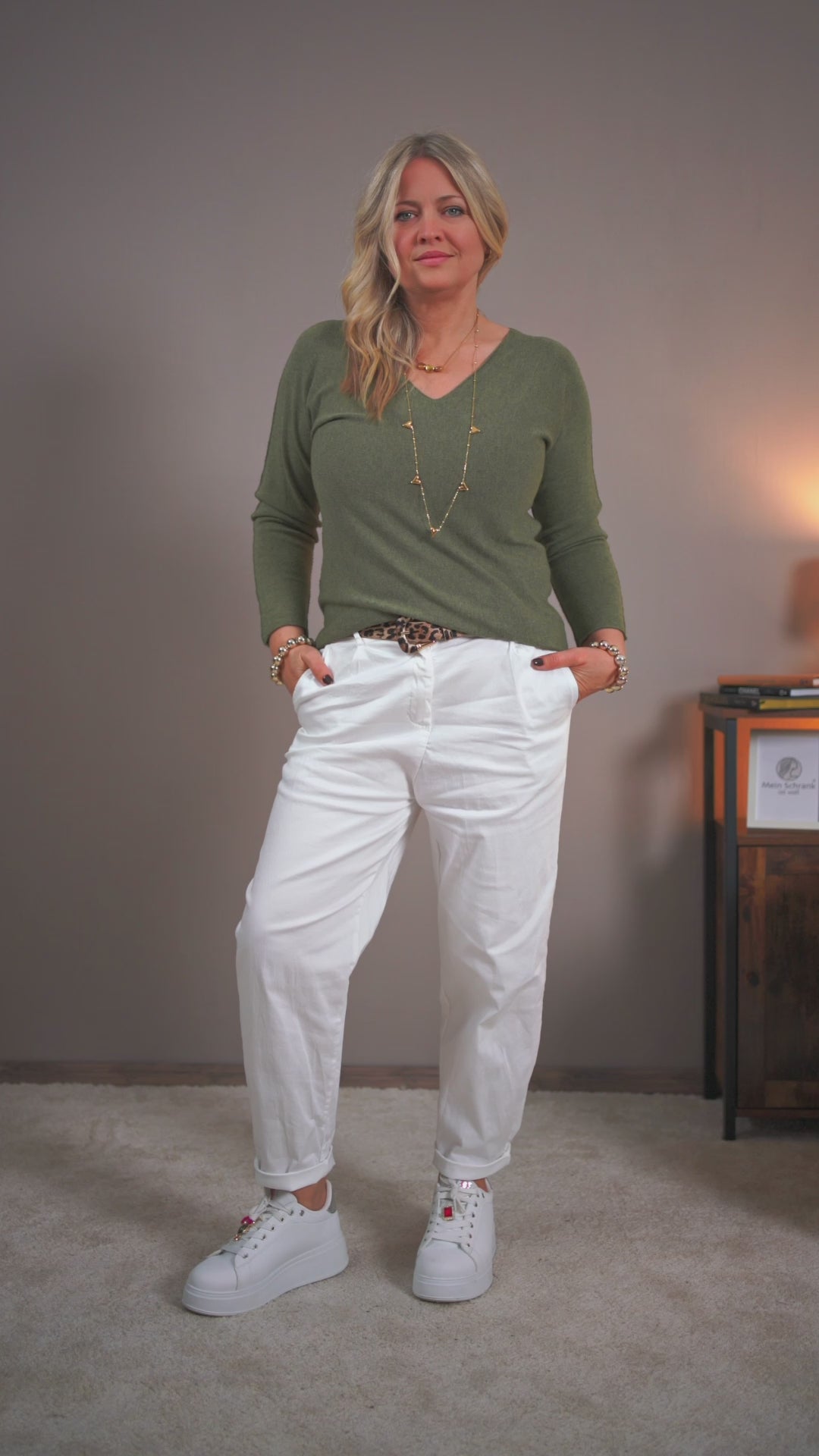 Feiner Strickpullover mit V-Ausschnitt, khaki