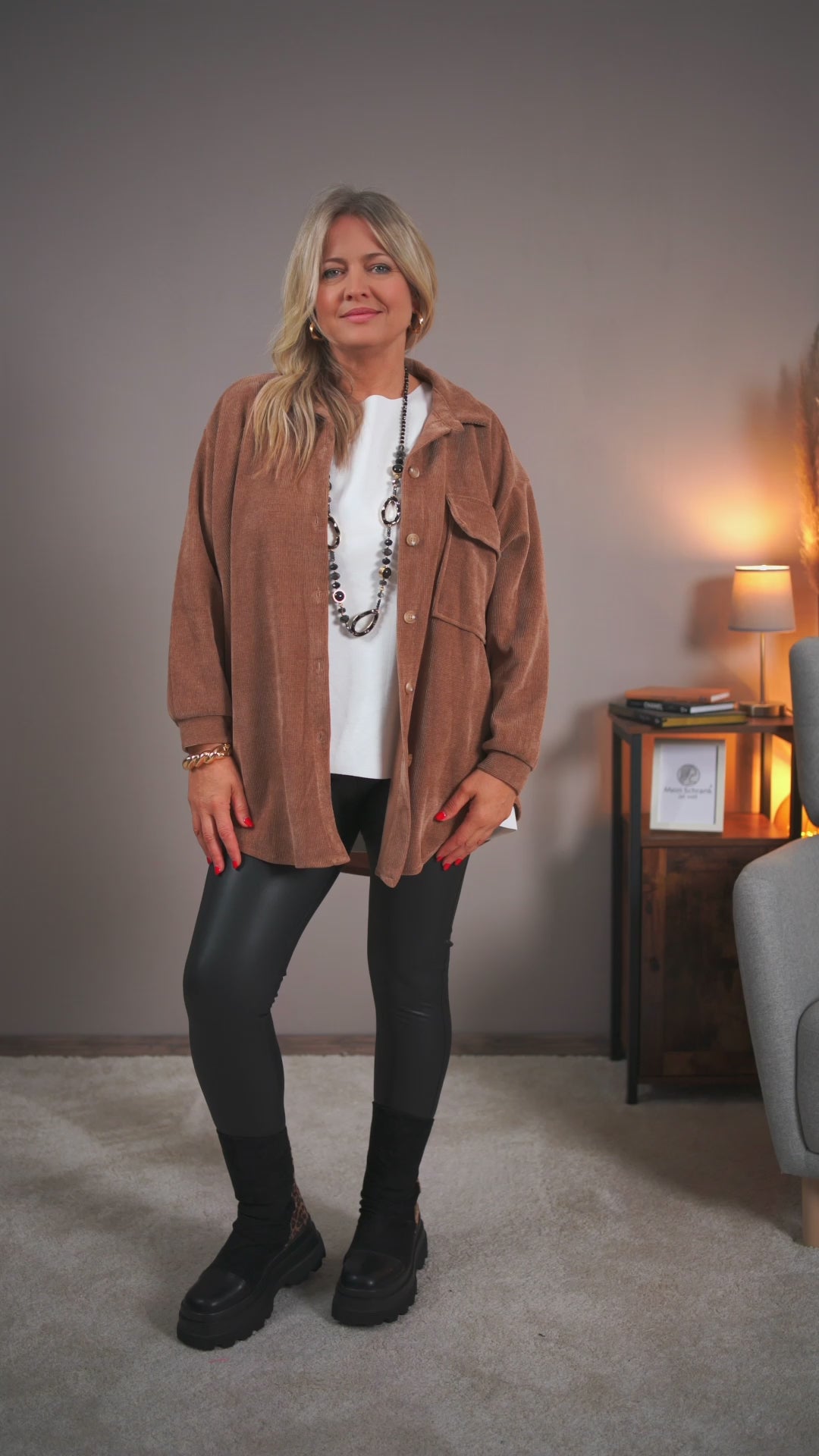 Video laden: Hemd in Cordoptik, camel