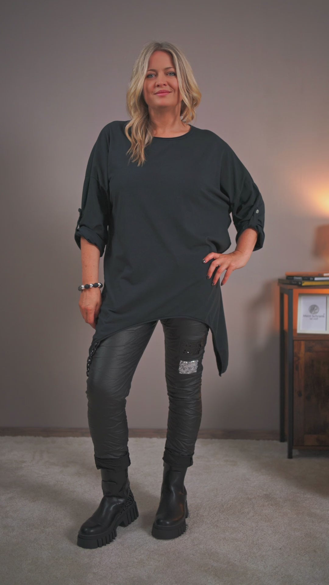 Jogpants aus Lederimitat mit Crinkle-Optik, schwarz