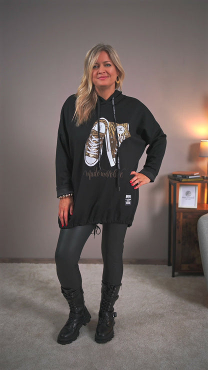 Long-Hoodie mit Sneaker-Print in Schwarz