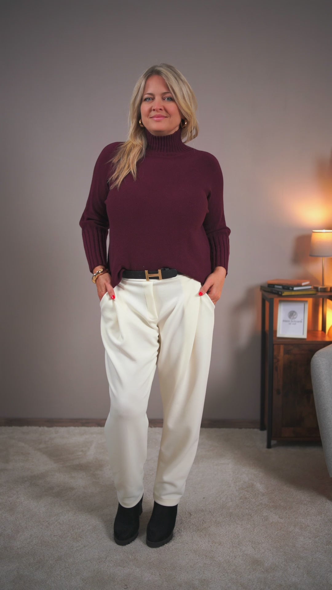 Video laden: Strickpullover mit Stehkragen, bordeaux