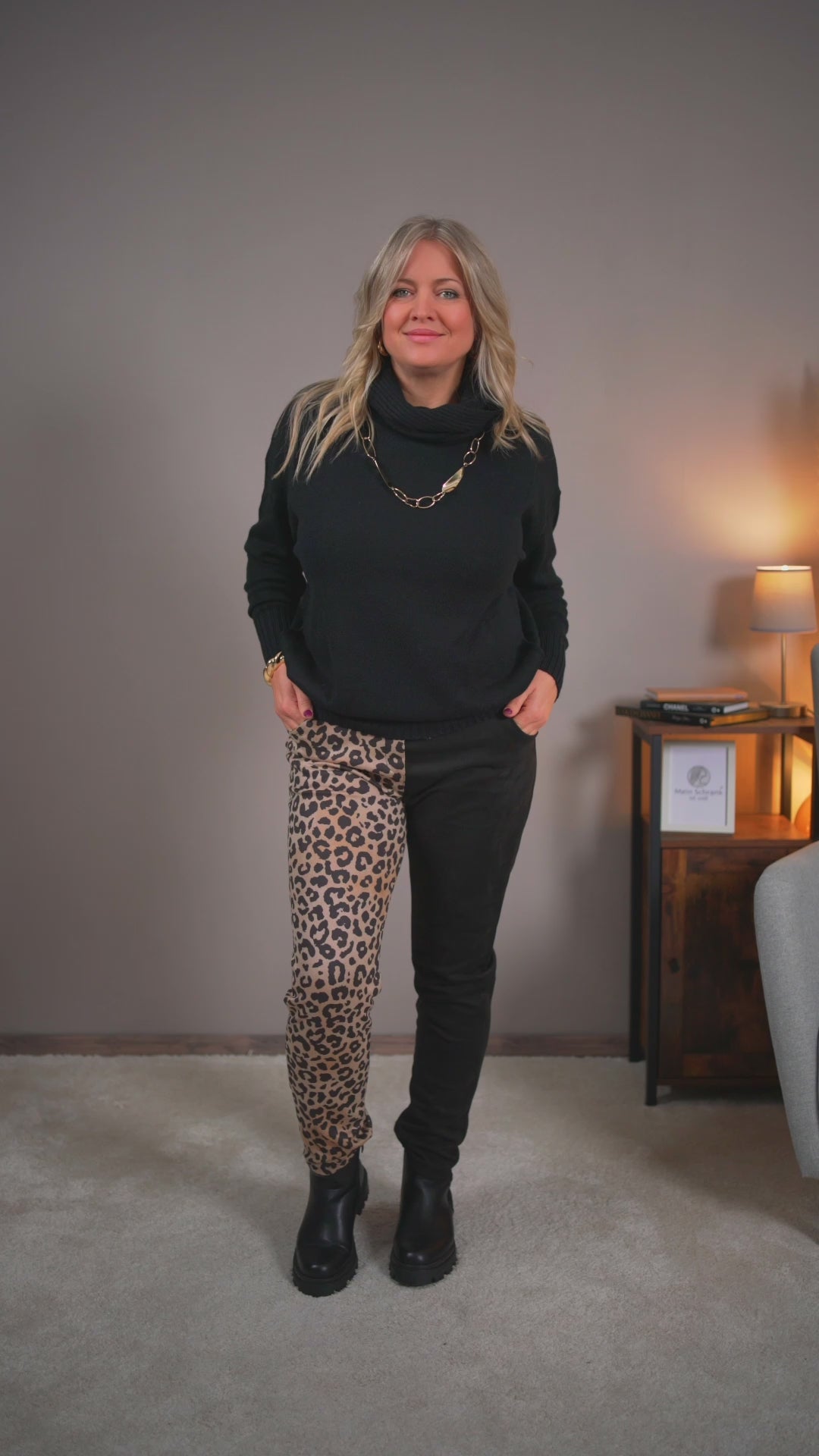 Video laden: Stylische Hose im Two-Tone-Design, schwarz