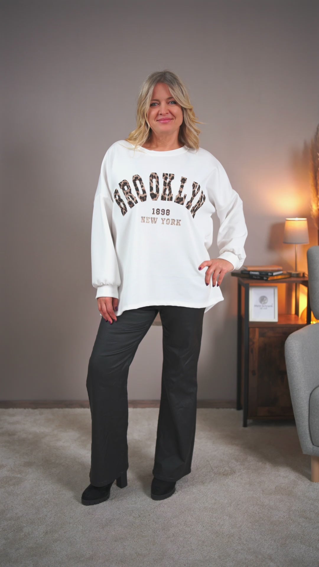 Video laden: Sweatshirt mit Leo-Print