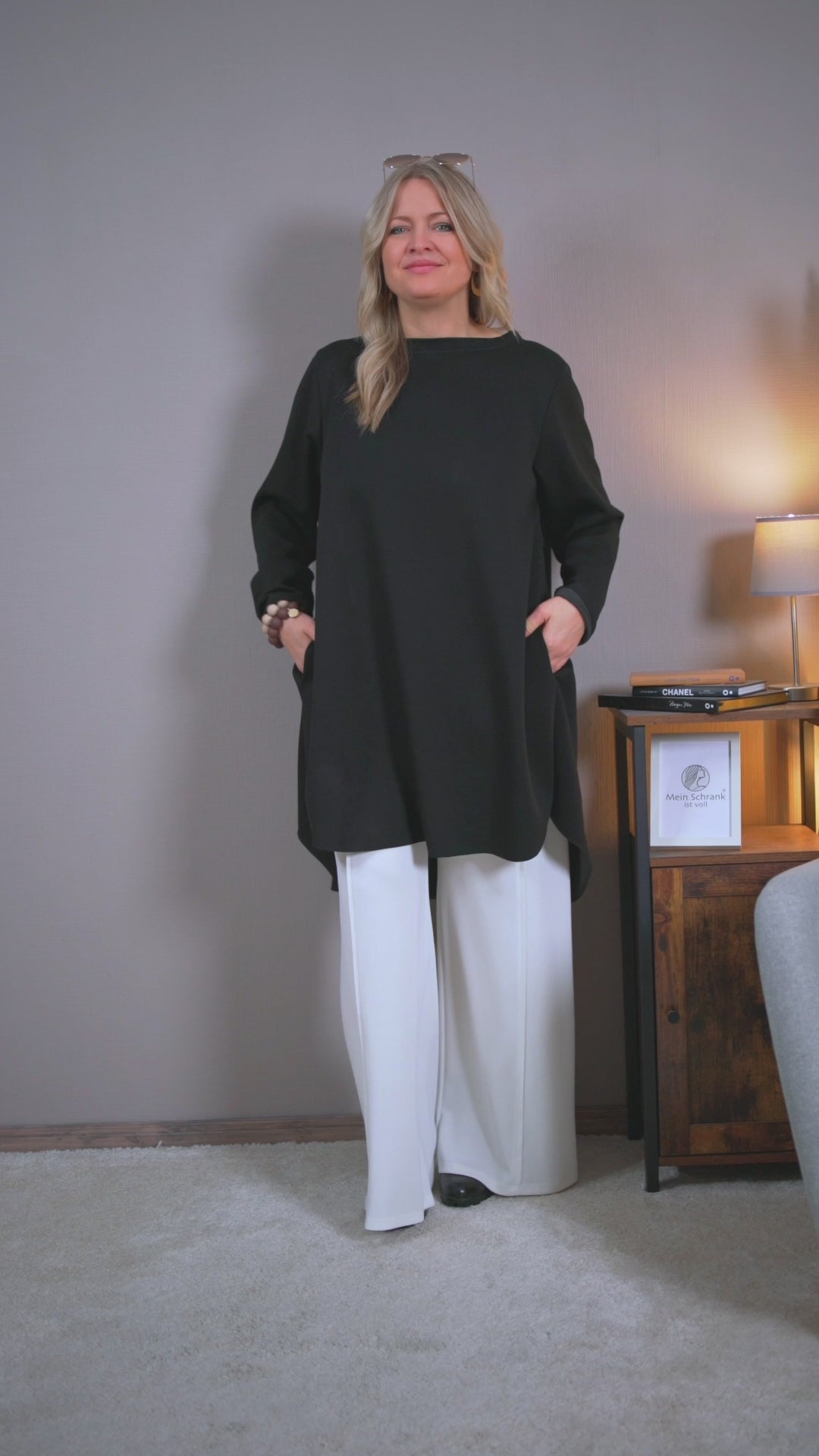 Video laden: Oversize Shirtkleid, schwarz