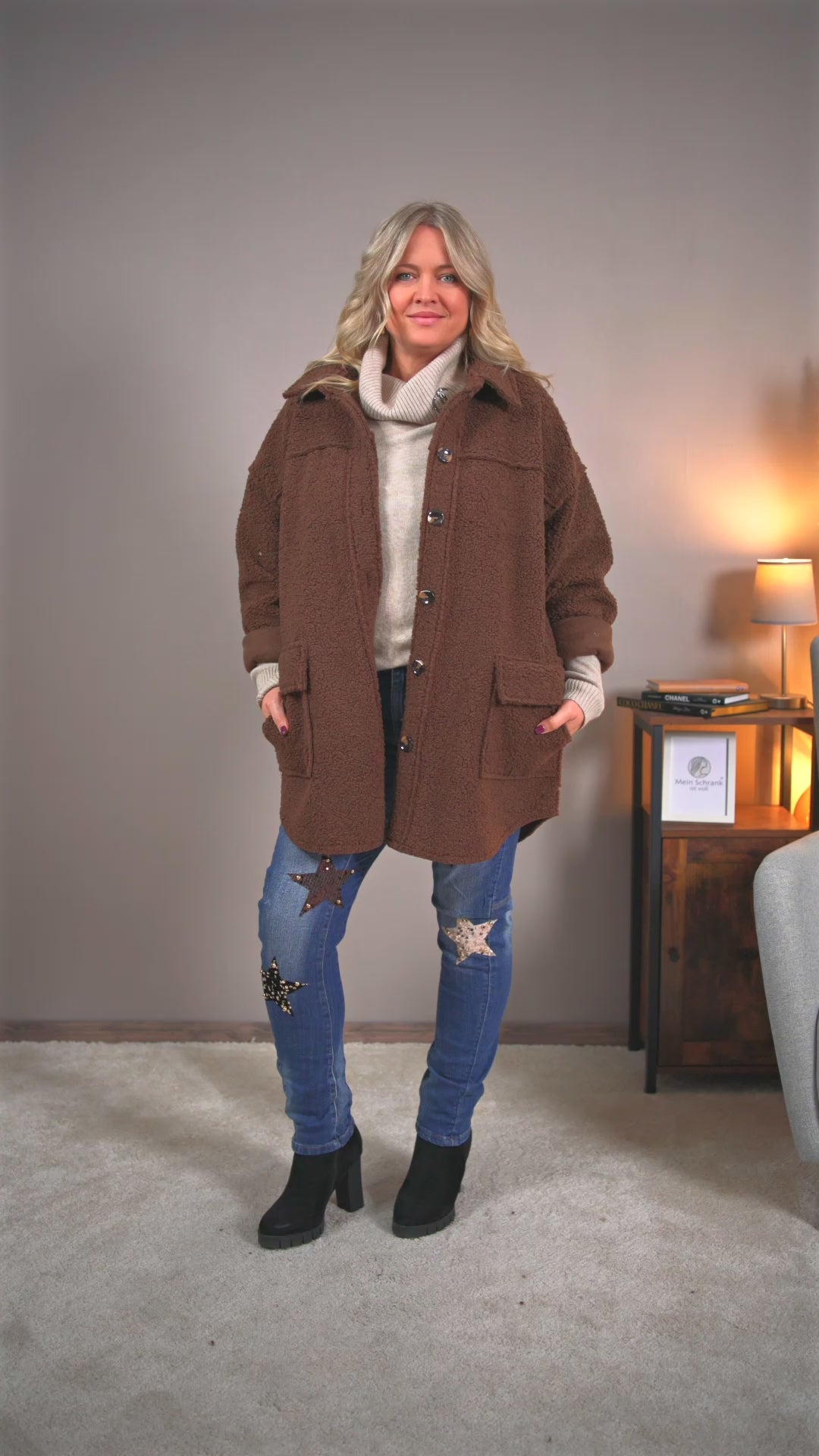 Video laden: Kuschelige Teddyjacke, braun