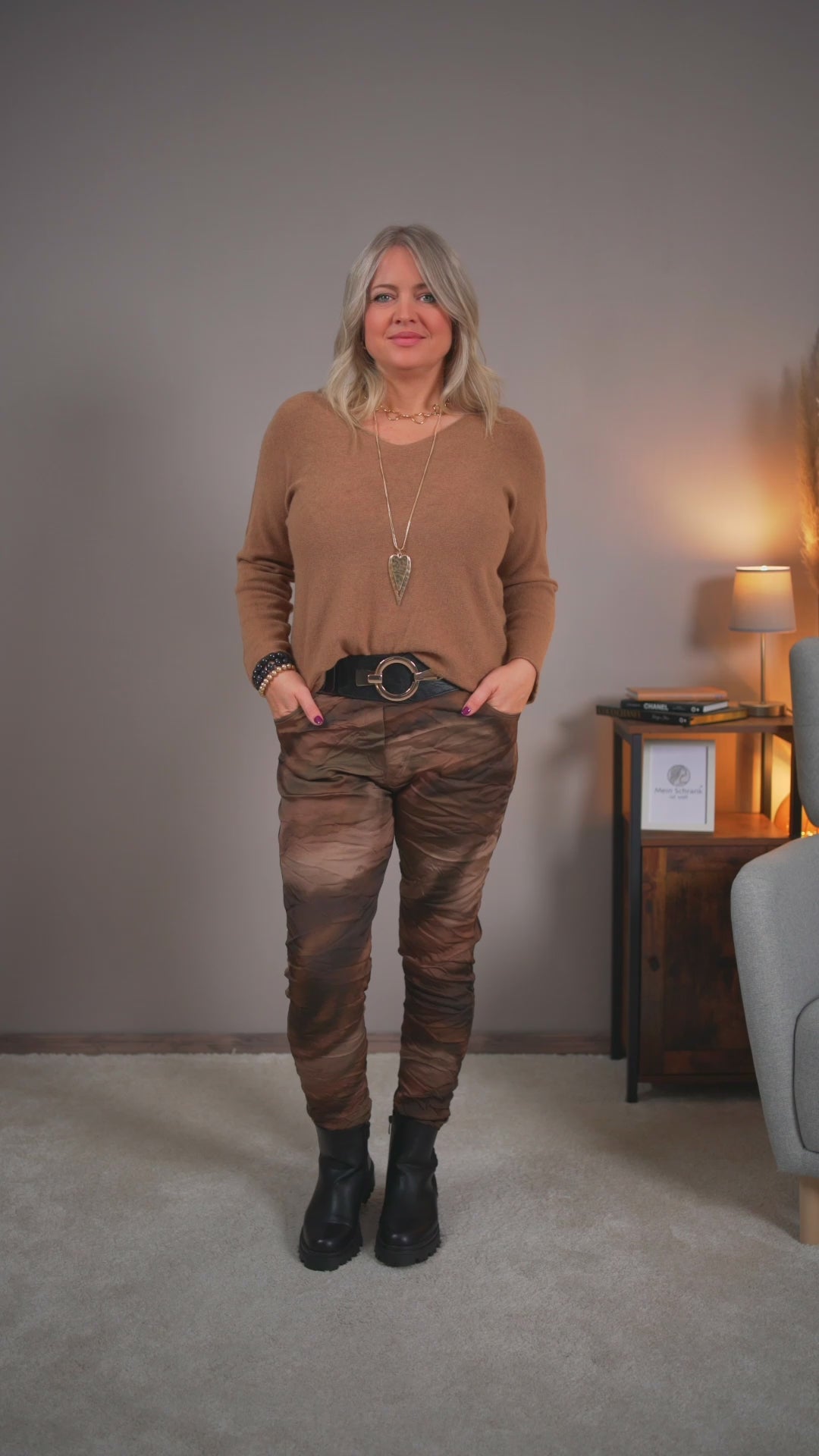 Video laden: Feinstrickpullover mit V-Ausschnitt, camel