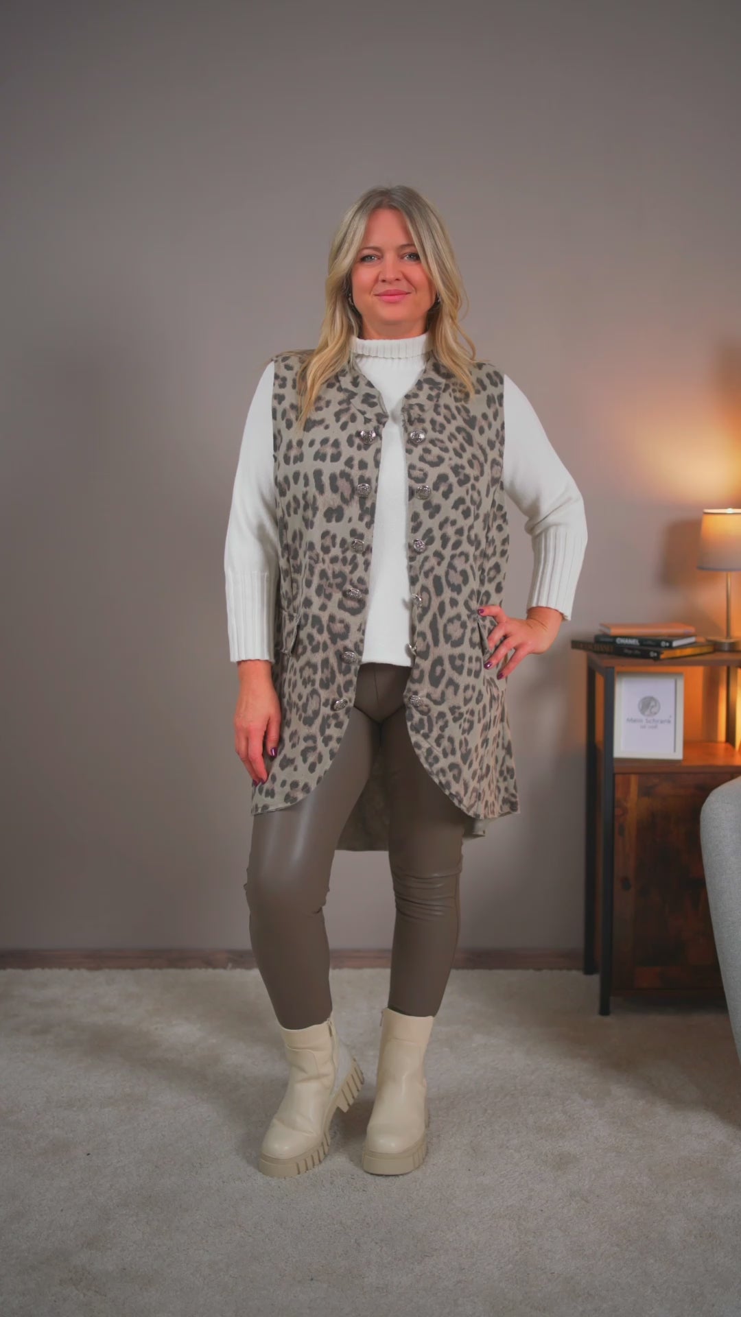 Video laden: Long-Weste im Leoprint