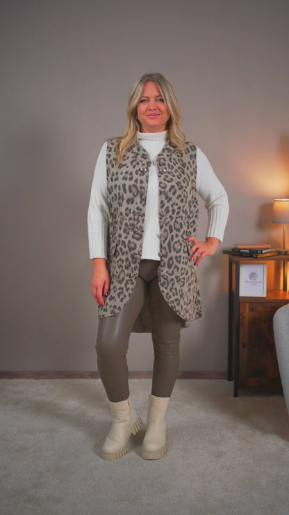 Long-Weste im Leoprint