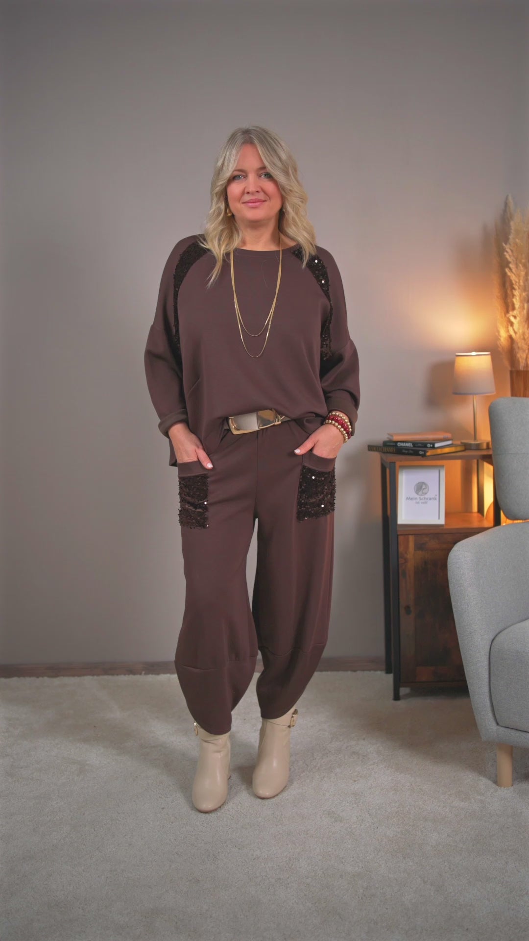 Video laden: Weiche Hose mit Paillettendetails, schokobraun