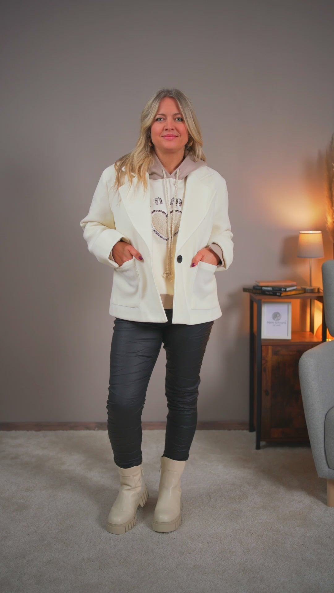 Video laden: Jacke im Casual-Look, creme