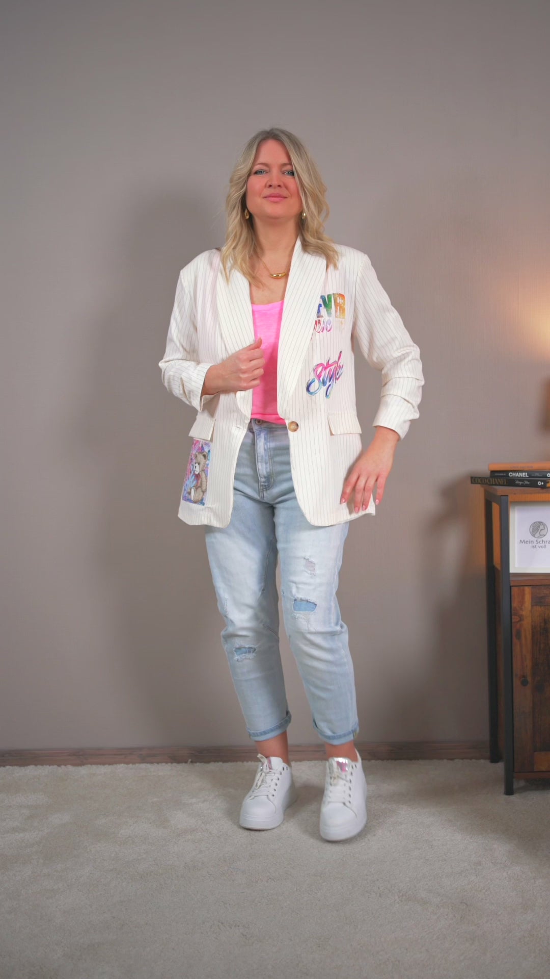 Video laden: Fashion-Blazer mit Print und Streifen, ecru