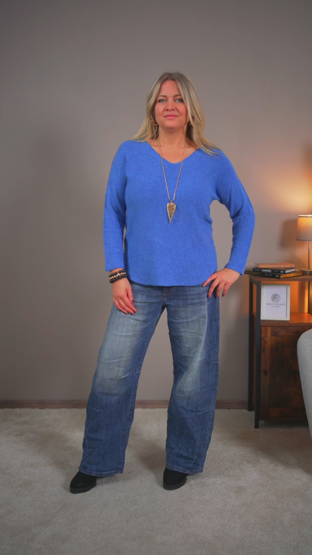 Video laden: Feinstrickpullover mit V-Ausschnitt, blau
