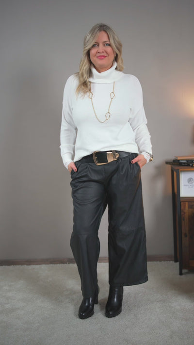 Eleganter Rollkragenpullover mit Spitze, wollweiß