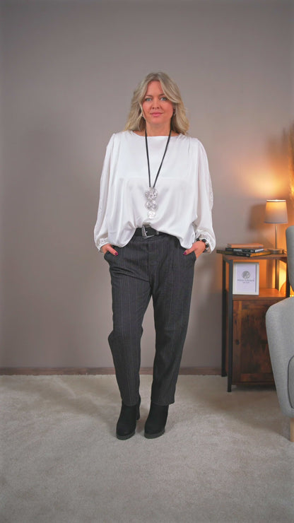 Bluse mit leichtem Glanz, weiß