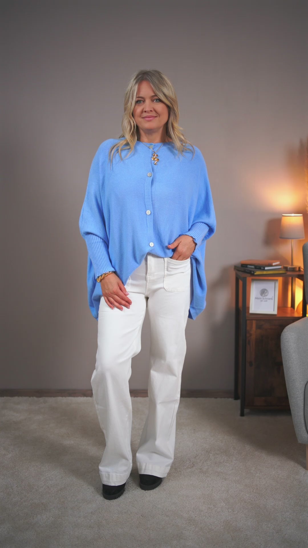 Video laden: Oversize Strickjacke, hellblau