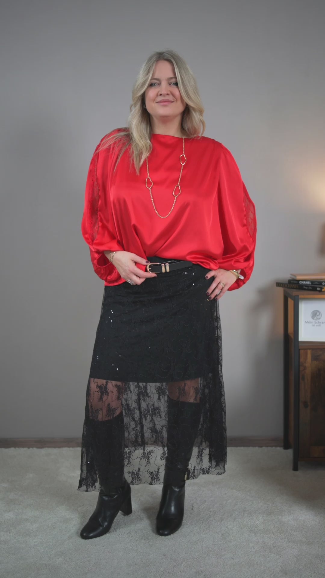 Video laden: Bluse mit leichtem Glanz, rot
