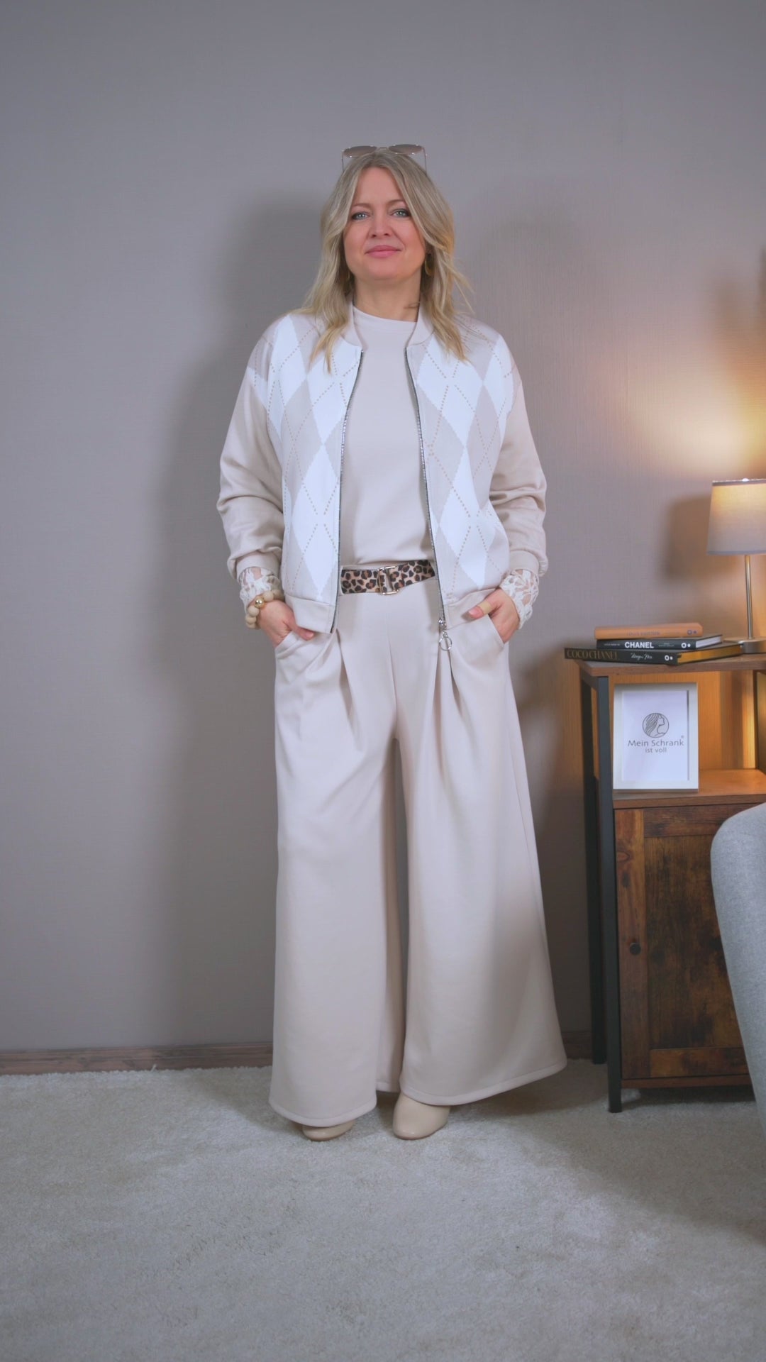Video laden: Jerseyhose mit Bundfalte, beige